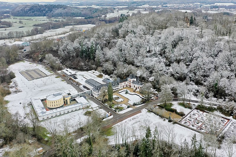 File:Luftbild Ensemble Schloss Dagstuhl.jpg