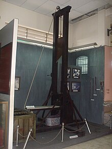 Guillotine under Ngo Dinh Diem, South Vietnam May chem.jpg