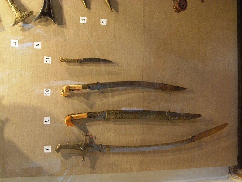 File:Mêlée weapons in Muzeum Zagłębia 01.JPG