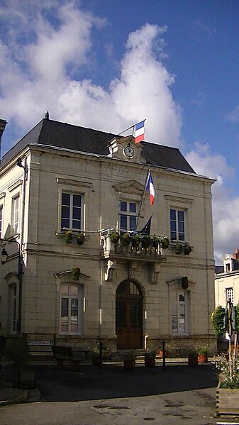 File:Mairie de Fontevraud-l'Abbaye.jpg