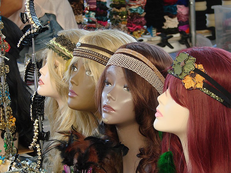 File:Mannequins Béziers 05.jpg