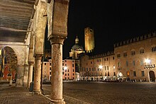 Plaza Sordello de noche