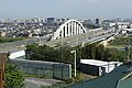 名古屋市と春日井市の市境を流れる庄内川を渡河。これより先は高架橋となる[165]。