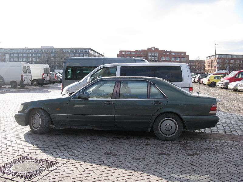 File:Mercedes-Benz S Class W140 (6891997017).jpg