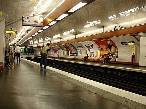 Metro Paris - Ligne 8 - station Bastille 02