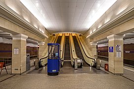 Metro SPB Line5 Sportivnaya Small Escalators.jpg