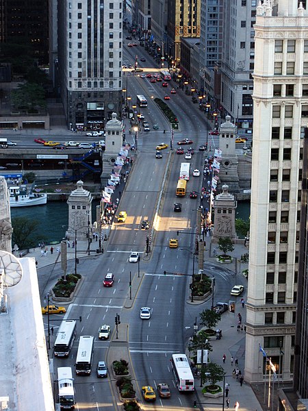 File:Michigan Avenue Bridge 20080811.jpg