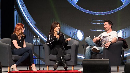 Ming-Na Wen and Brett Dalton at the 2015 Calgary Comic and Entertainment Expo. Ming-na Wen Brett Dalton Calgary 2015.jpg