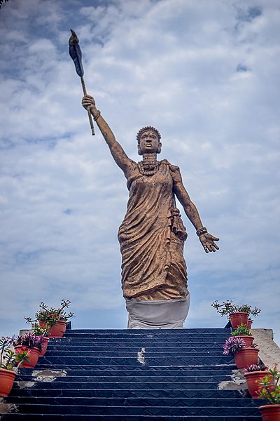 File:Moremi Ajasoro statue.jpg