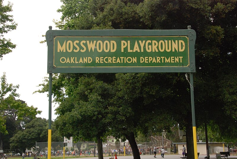 File:Mosswoodpark.jpg