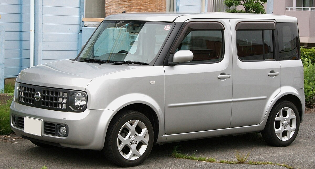 Nissan Cube электромобиль