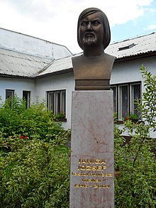 Busto pri József Janiga