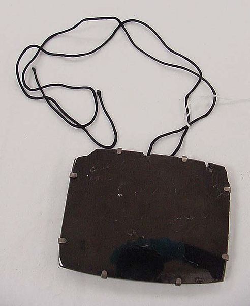 File:Necklace MET 2008.190.319ab F.jpg