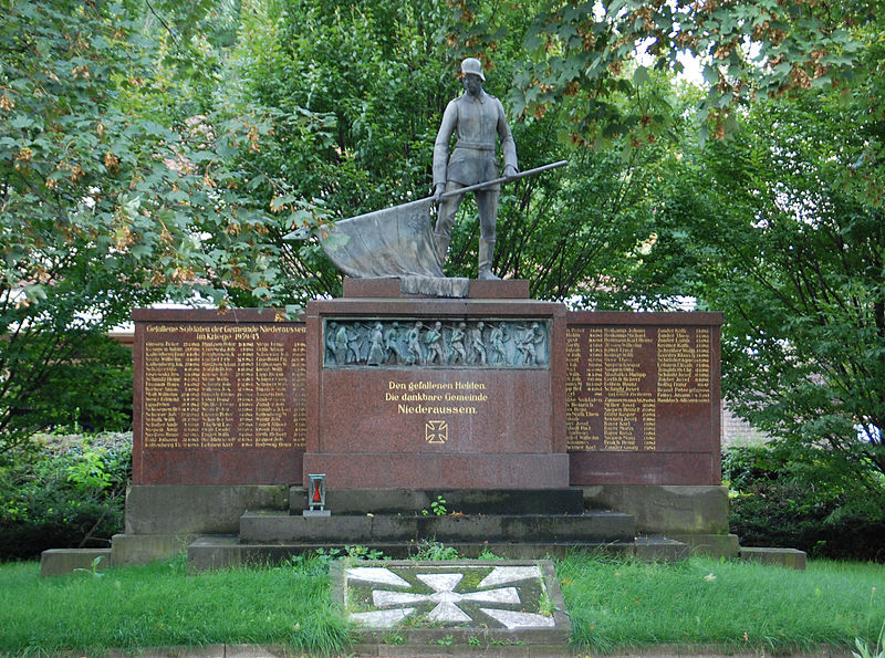 File:Niederaußem Kriegerdenkmal 02.jpg