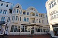 This is a photograph of an architectural monument. It is on the list of cultural monuments of Norderney, no. 45202000116. Deutsch: Strandstraße 3, Norderney