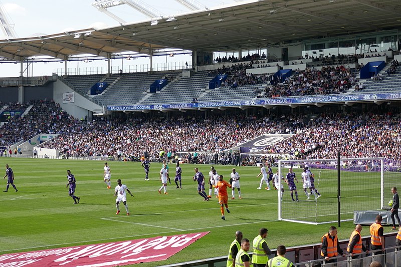 File:Offensive toulousaine, Toulouse, 6 mai 2018 (TFC - LOSC).jpg