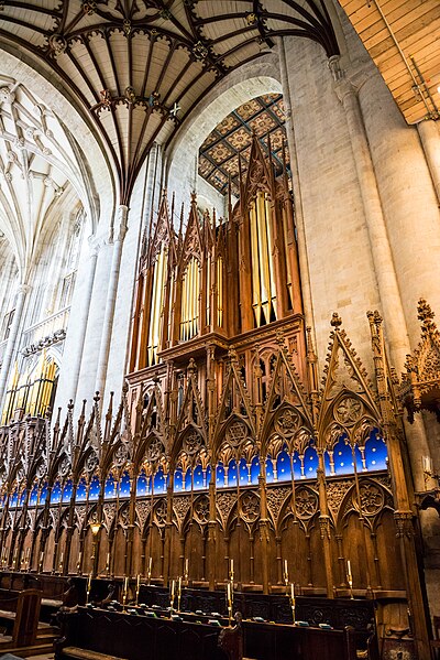 File:Orgel der Kathedrale von Winchester.jpg