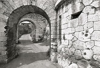 L'infilata di porte in una foto di Paolo Monti