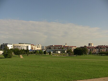 Parc urbain de Planoise.JPG