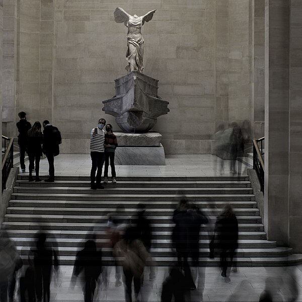 File:Paris Louvre victoire de Samothrace.jpg