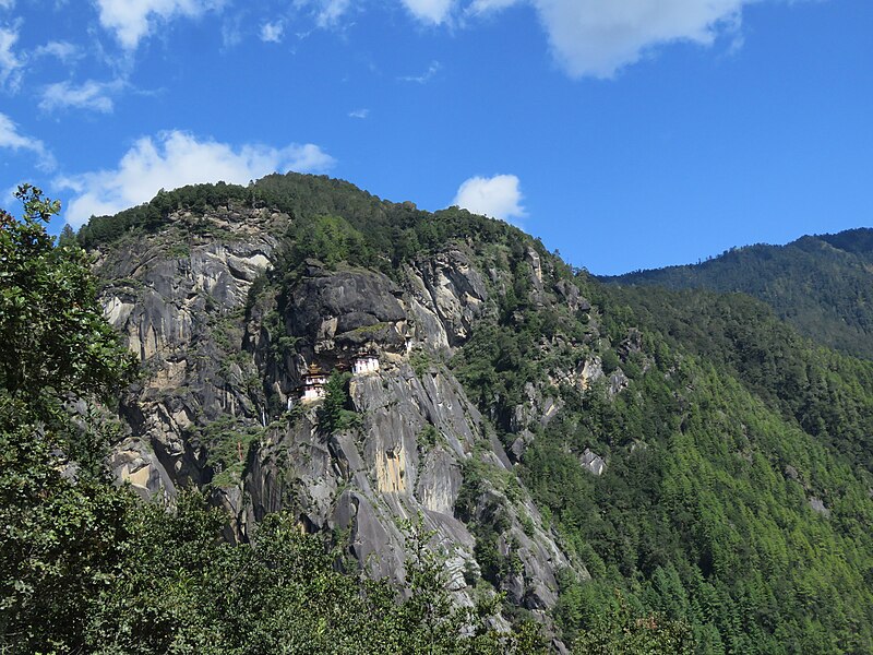 File:Paro Taktsang, Taktsang Palphug Monastery, Tiger's Nest -views from the trekking path- during LGFC - Bhutan 2019 (276).jpg