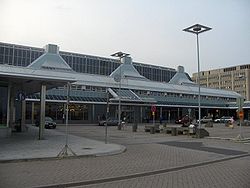 Den tidigare stationsbyggnaden, som var i bruk från 1990 till 2017.
