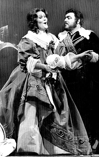 La Stupenda Joan Sutherland in I puritani (1976), with Luciano Pavarotti Pavarotti - Sutherland 1976.jpg