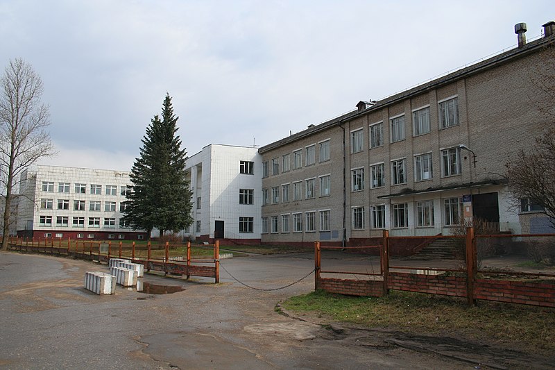 File:Peresvet School.jpg