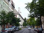Pistoriusstraße mit Blick zum (erhaltenen) Turm der Bethanienkirche