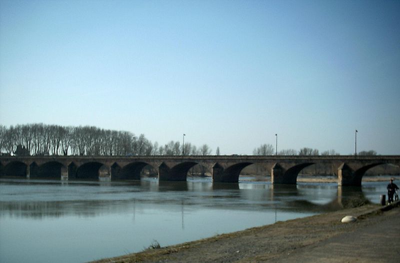 File:PontdeLoire.JPG