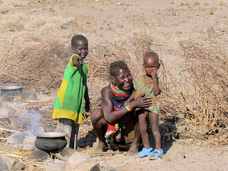 File:Poor Turkana mother preparing a one-pot meal - Kalokol, Kenya.jpg