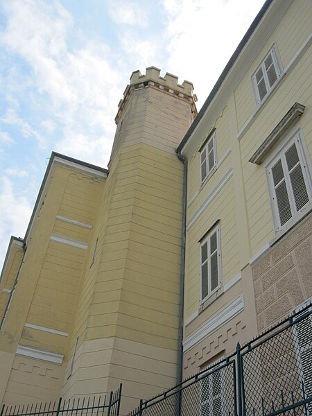 File:Poreč Villa 2.jpg