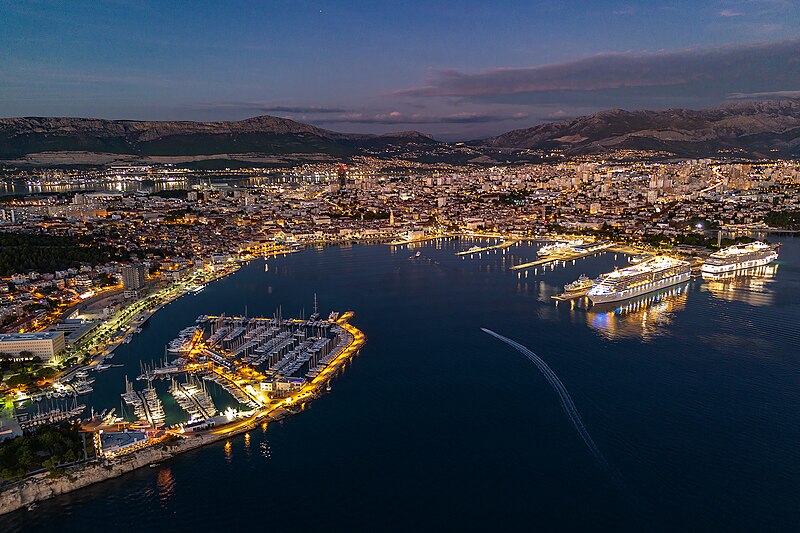 File:Port of Split at night.jpg