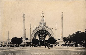 René Binet, porte de l'Exposition universelle de 1900 à Paris, influencée par la publication d'Ernst Haeckel.