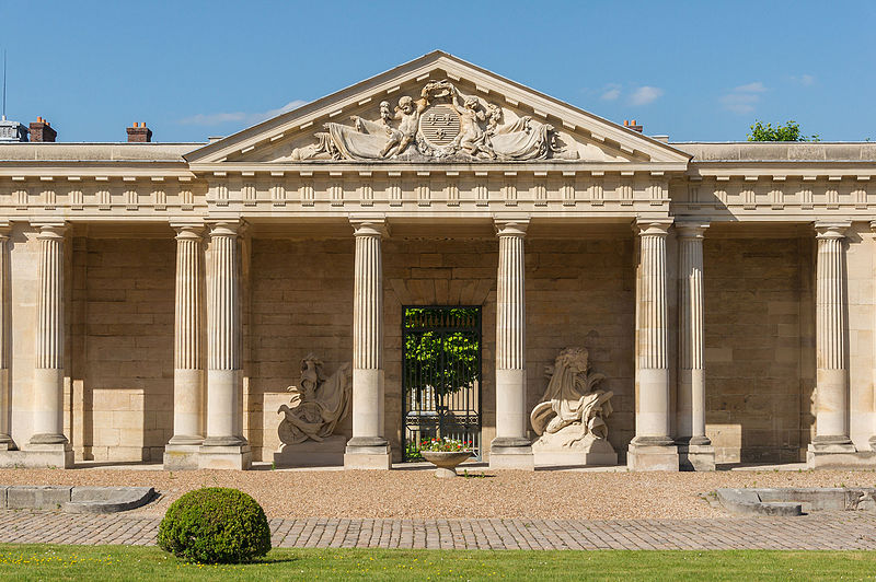 File:Portico northern gallery École Militaire Cour d'Honneur Paris.jpg