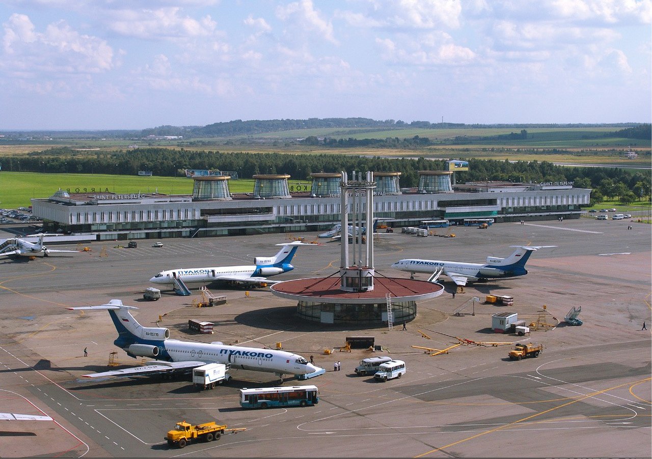 Авиа санкт петербург. Аэропорт Пулково Санкт-Петербург. Аэродром Пулково. Аэропорт в Питере Пулково 1. Пулково 1999.