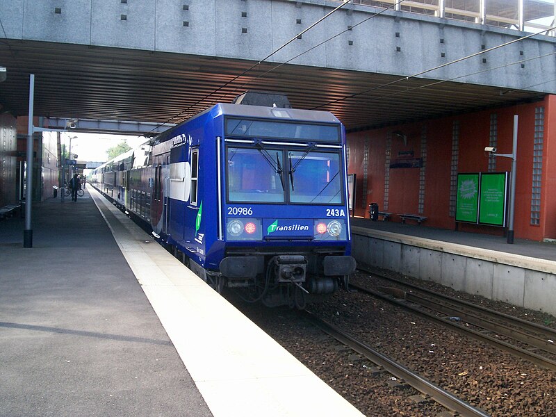 File:RER C - Gare StOuenLiesse 7.JPG