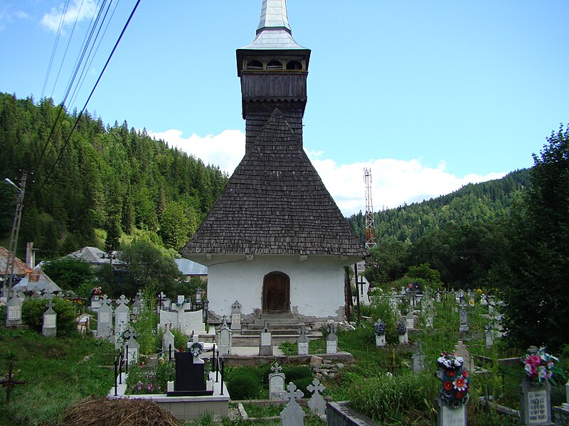 File:RO AB Garda de Sus wooden church exterior 16.jpg