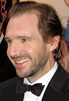 Ralph Fiennes retusoitu.jpg