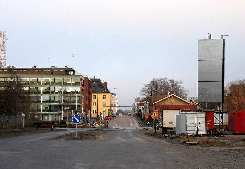 File:Rautatienkatu Oulu 20041106.jpg