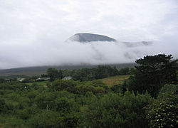 A montanha em um dos momentos não raros de neblina