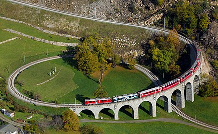 Le viaduc hélicoïdal de Brusio.