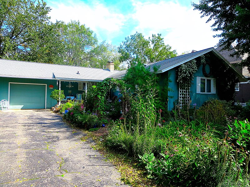 File:Robert ^ Mary Maney House - panoramio.jpg