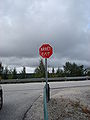 Panneau de signalisation bilingue (français et cri) avant d'entrer sur la Route de la Baie James au km 257