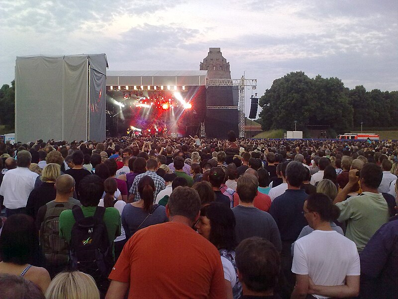 File:Roxette live leipzig 15 june 2011.jpg