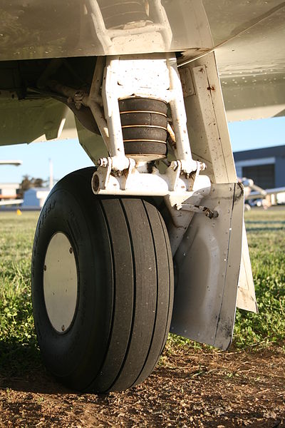 File:Rubber trailing link main landing gear.JPG