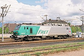 Français : Locomotive SNCF BB 27115 à la Gare de Mantes-la-Jolie. Español: La locomotora SNCF BB 27115 en la estación de Mantes-la-Jolie.