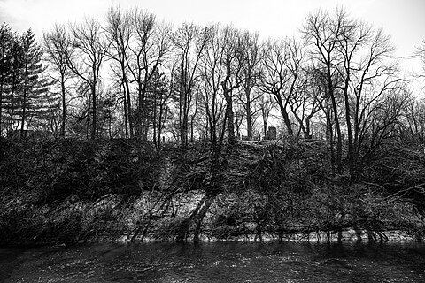 Saint-Charles Cemetery and Saint-Charles river