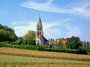 Saint-Vaast-de-Longmont (60), église Saint-Vaast, vue depuis l'est.jpg