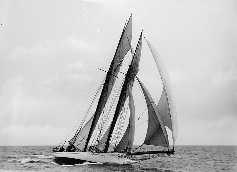 File:Schooner Shamrock-2.jpg